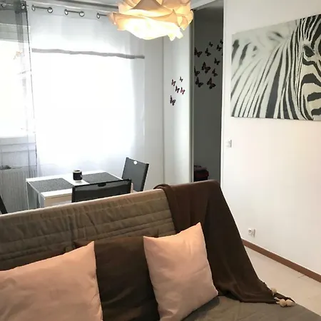 B Centre Gare Aeroport Appartement *